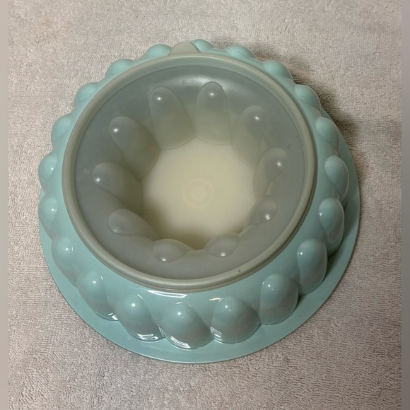 Vintage Tupperware Fluted 9" Jello Mold Ice Ring 3 Piece Aqua Blue - Picture 3 of 6